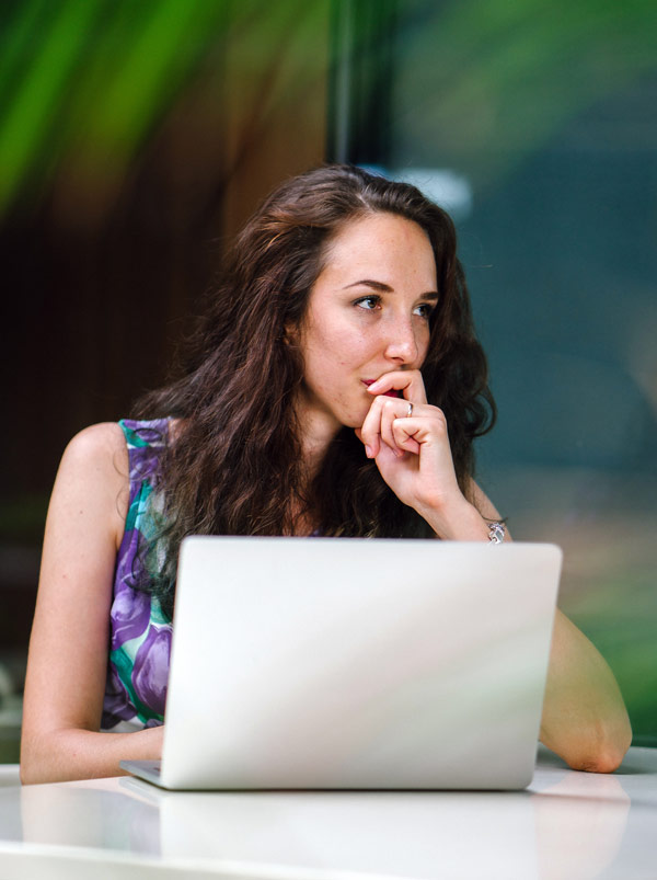 photography-of-woman-using-laptop-1250030.jpg